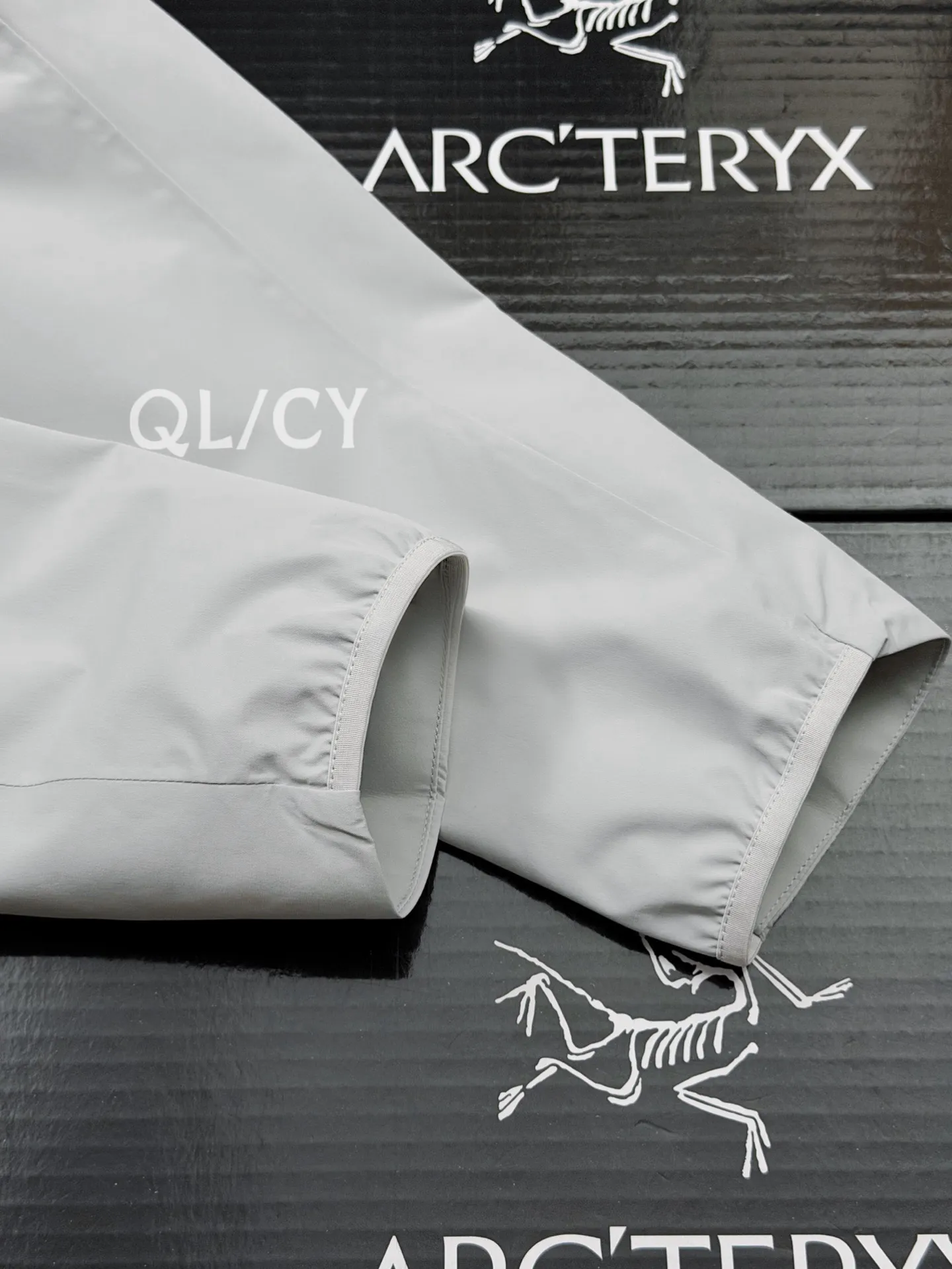 D 08 Arcteryx Solano Hoody Jacket Logo ， 。 X 9650 logo WINDSTOPPER 2L ， Premium ， Breathable， 。 ， Breathable ， 。 ， ， Breathable ， Breathable ， 。 Bata Jack Classic ! ! ! Quality : Black Size：S-3XL （ Black 3XL） ：71 72 74 76 77 78 ：50 54 58 62 66 68 ：62.5 63.5 64.5 65.5 66.5 ：45 47 49 51 53 S 100-120 M 120-140 L 140-150 XL 150-170 XXL 170-190 3XL 190